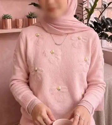 بافت گلدوزی صورتی