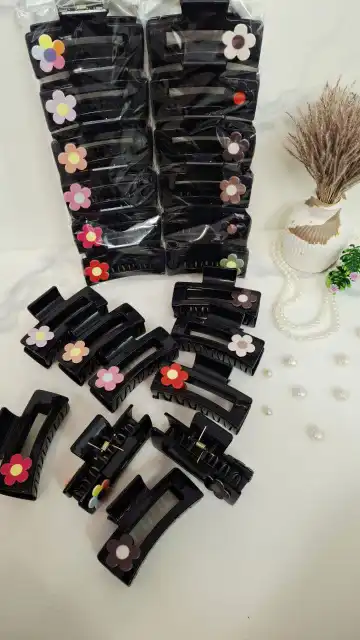کلیپس گل‌دار مشکی