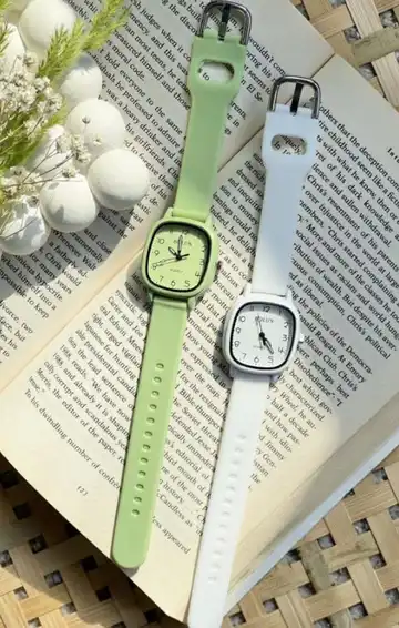 ساعت بلون