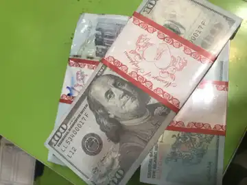 اسکناس پول و دلار تقلبی یا تزئینی