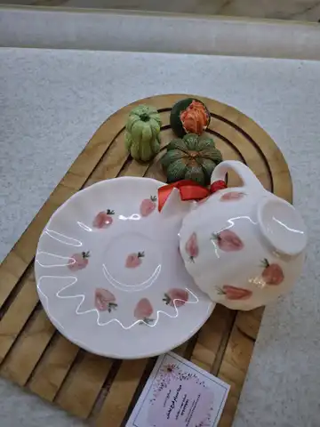 فنجان لته‌خوری بزرگ طرح توت‌فرنگی