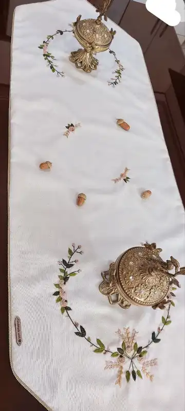 رانر یا رومیزی گلدوزی دست دوز