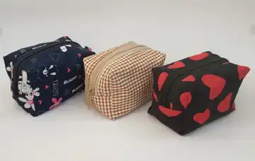 کیف آرایش پارچه‌ای