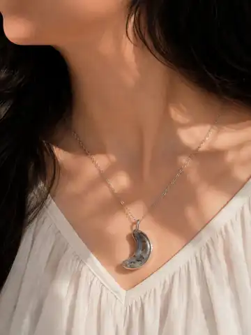گردنبند ماه شب‌تاب