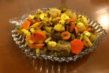 ترشی مامان بزرگ درجه یک 
