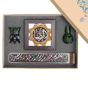 مجموعه شمیم(قاب فرش امام رضا 15در15-جاعودی-گلدان و شمعدان شیشه ای)-فرش گیفت کد 1066 کد 103344