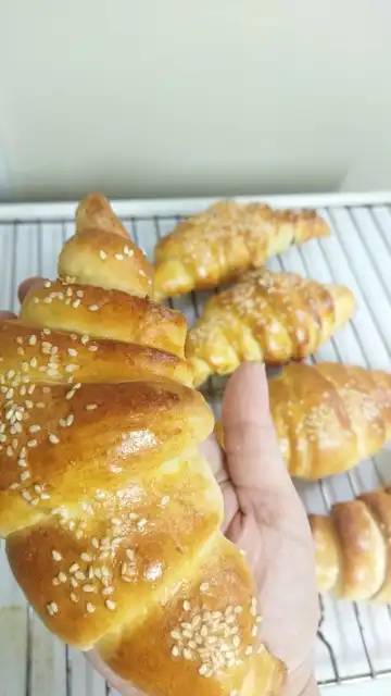 نان کروسان شکلاتی