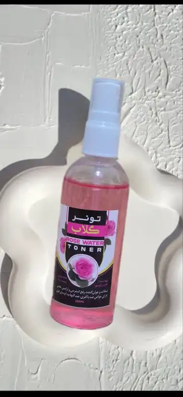 تونر گلاب حاوی عصاره آلوئه‌ورا و گل رز