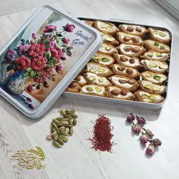 سوهان گزی مغز بادام و پسته ۶۵۰ گرمی